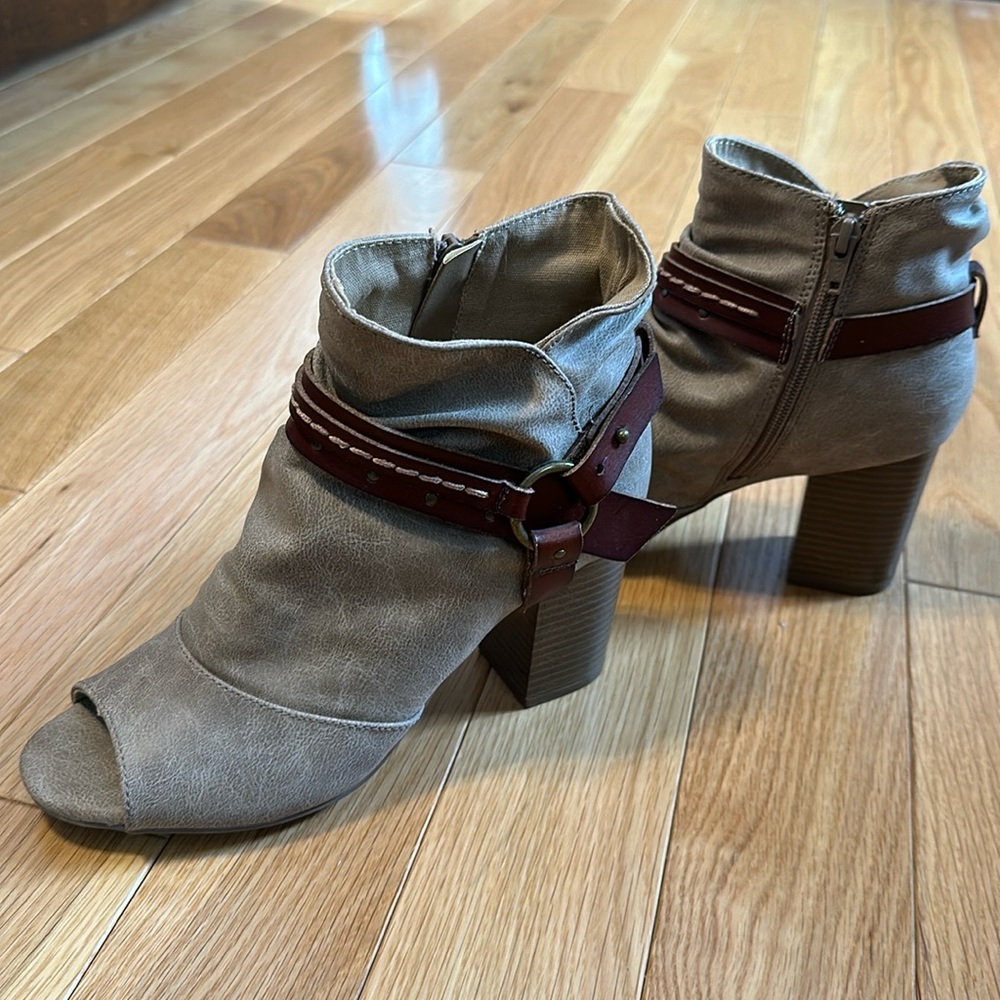 Woman’s SO Peep Toe ankle booties